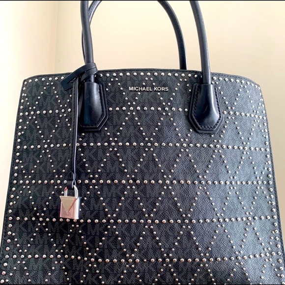 ❌ SOLD 
NWT Michael Kors Mercer Stud Grommet Large Tote - Picture 3 of 3